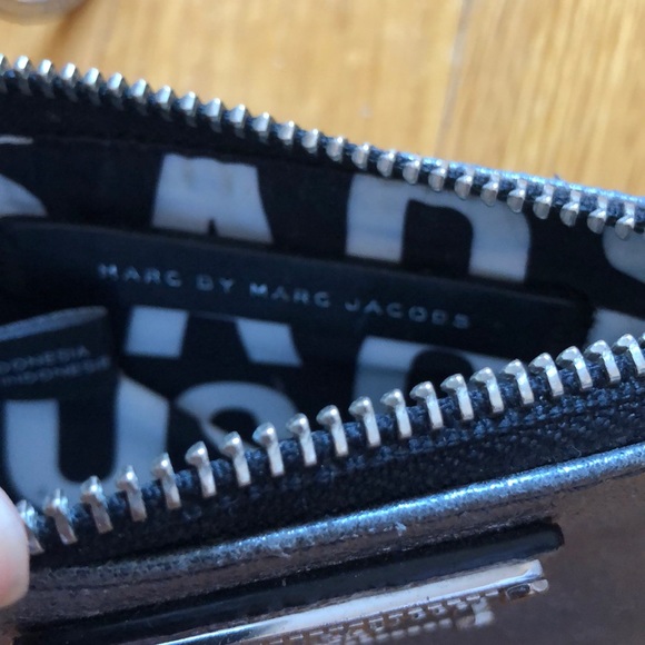 Marc Jacobs change purse with key ring - Picture 4 of 4